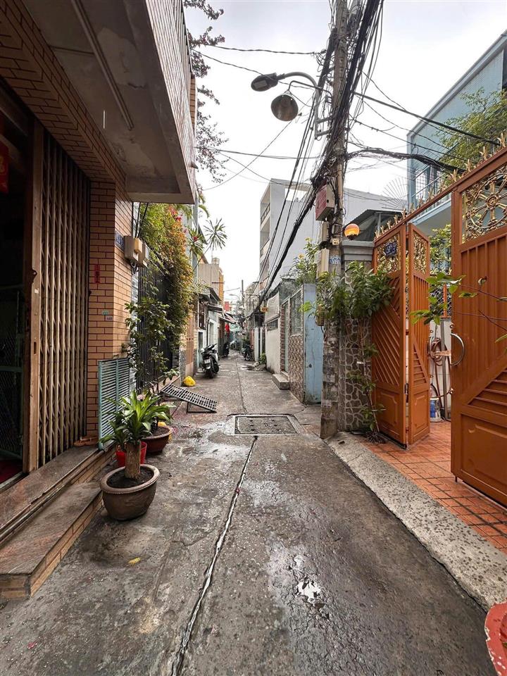 Nhà 4 tầng căn góc 3 mặt hẻm p.5 q.6 7 tỷ 680