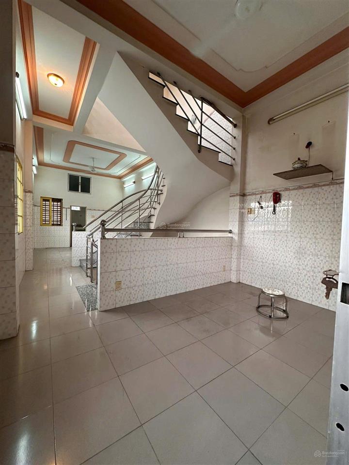 Nhà 4 tầng căn góc 3 mặt hẻm p.5 q.6 7 tỷ 680