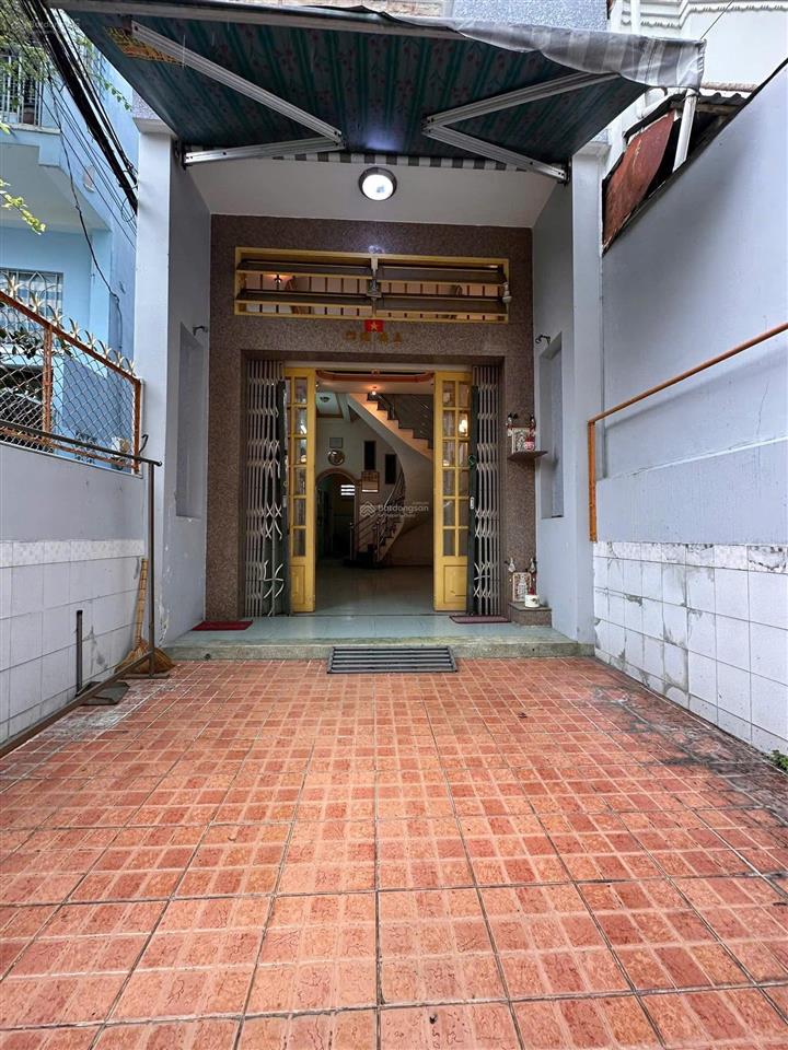 Nhà 4 tầng căn góc 3 mặt hẻm p.5 q.6 7 tỷ 680