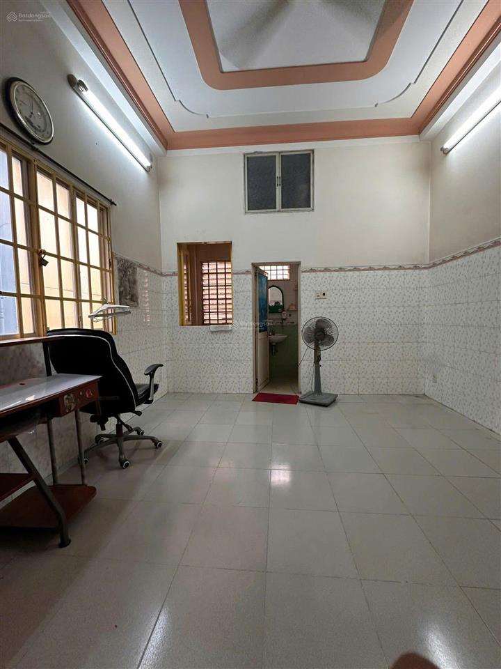 Nhà 4 tầng căn góc 3 mặt hẻm p.5 q.6 7 tỷ 680