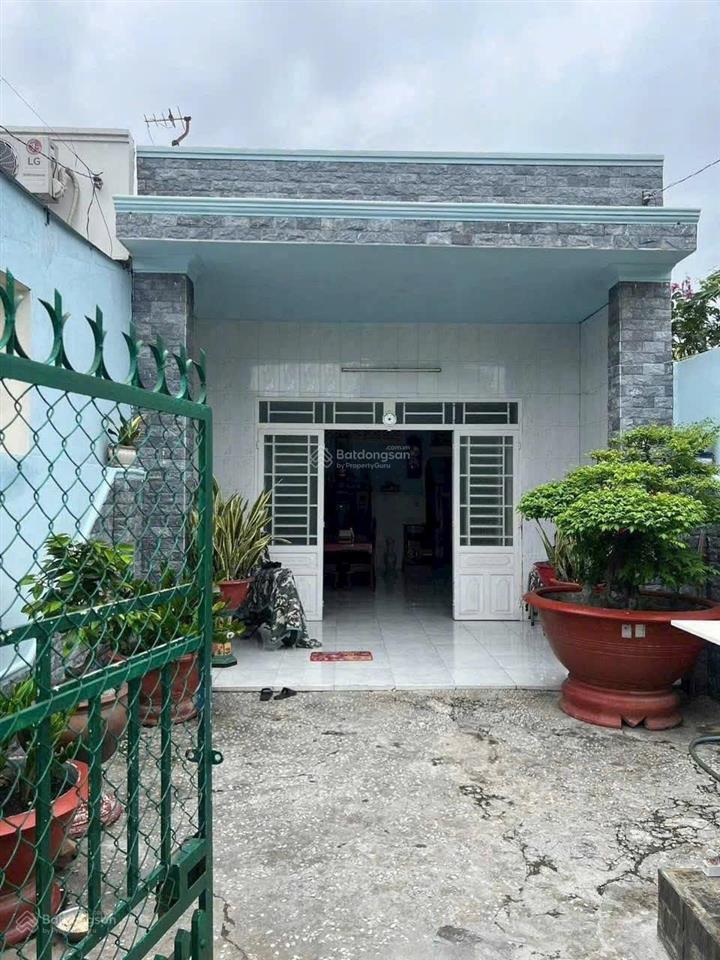 Nhà cấp 4 cách hiệp an đường bê tông 3,7m nhánh dx088. cách ql13 100m. nhà 1 phòng khách 2pn