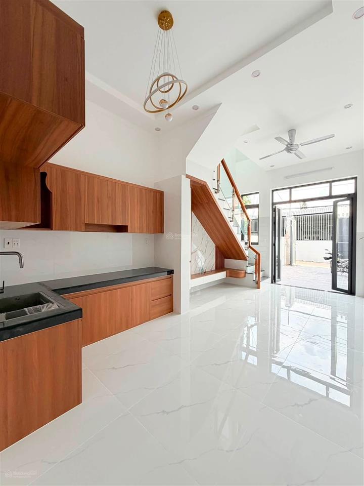 Căn nhà mới toanh 100%
 đc 1/nguyễn văn thành dt 4x19, thổ cư 60m² cách ngã 4 sở sao 200m