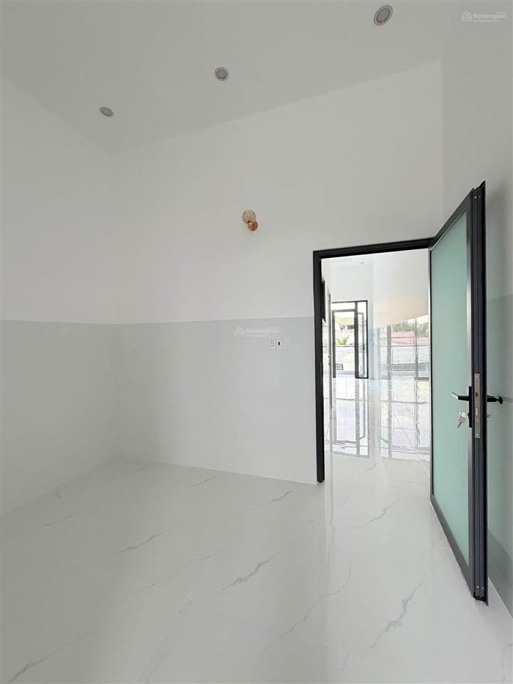 Căn nhà mới toanh 100%
 đc 1/nguyễn văn thành dt 4x19, thổ cư 60m² cách ngã 4 sở sao 200m