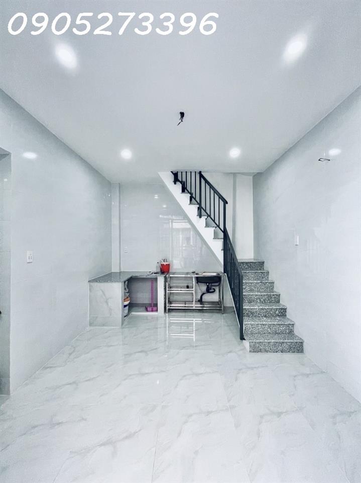 NHÀ MỚI ĐẸP - NGAY CHỢ PHẠM VĂN HAI - 3 TẦNG ĐÚC 3.8 x4.7 CÓ 2PN 3WC - GIÁ CHỈ 3.x