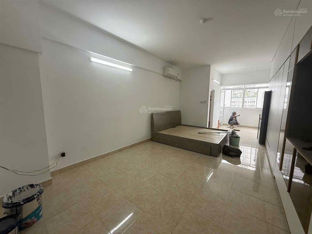 Chính chủ bán ch h3 hoàng diệu q4, loại 1 phòng ngủ 1wc 38m2 3,15 tỷ