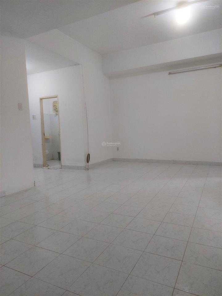 Cô hương cho thuê ch 2pn2wc 75m nhà trống (ko nt có mlanh mnn) đẹp, ban công thoáng mát 12tr ở liền