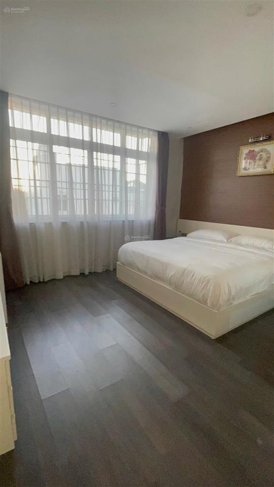 Cho thuê biệt thự cao cấp kdc him lam, quận 7, dt 150m, 4pn, có hầm, full nội thất, phù hợp ở và kd