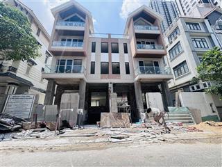 Cho thuê biệt thự cao cấp kdc him lam, quận 7, dt 150m, 4pn, có hầm, full nội thất, phù hợp ở và kd