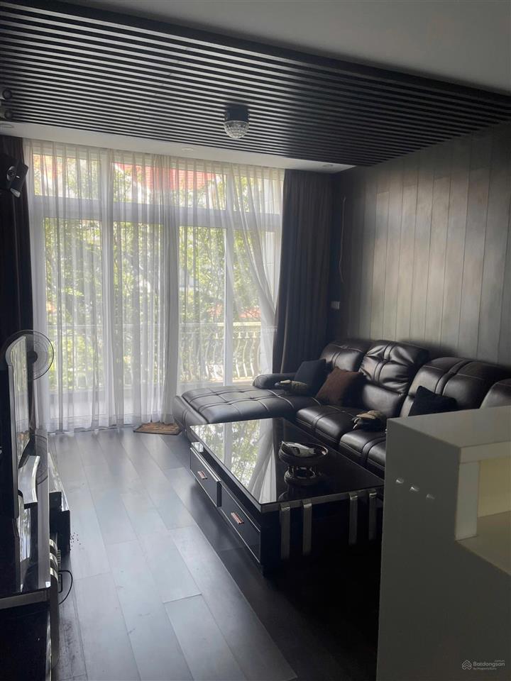 Cho thuê biệt thự cao cấp kdc him lam, quận 7, dt 150m, 4pn, có hầm, full nội thất, phù hợp ở và kd