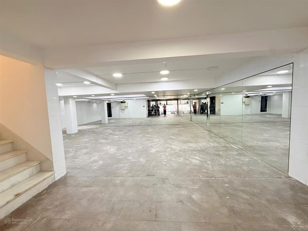 Cho thuê nhà nguyên căn kdc him lam quận 7, 700m2|10x20m, hầm, 4 lầu, thang máy, phù hợp làm vp/spa