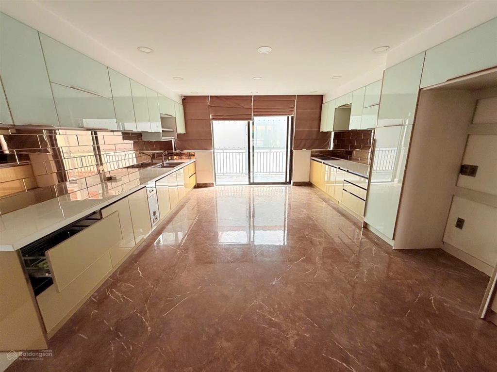 Cho thuê nhà nguyên căn kdc him lam quận 7, 700m2|10x20m, hầm, 4 lầu, thang máy, phù hợp làm vp/spa