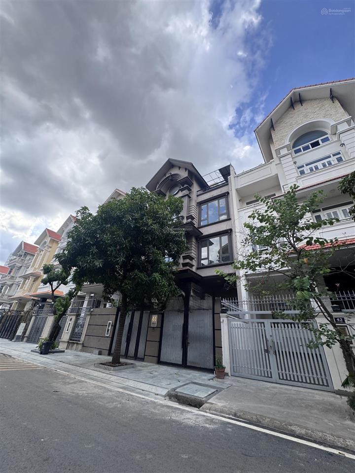 Cho thuê nhà nguyên căn kdc him lam quận 7, 700m2|10x20m, hầm, 4 lầu, thang máy, phù hợp làm vp/spa