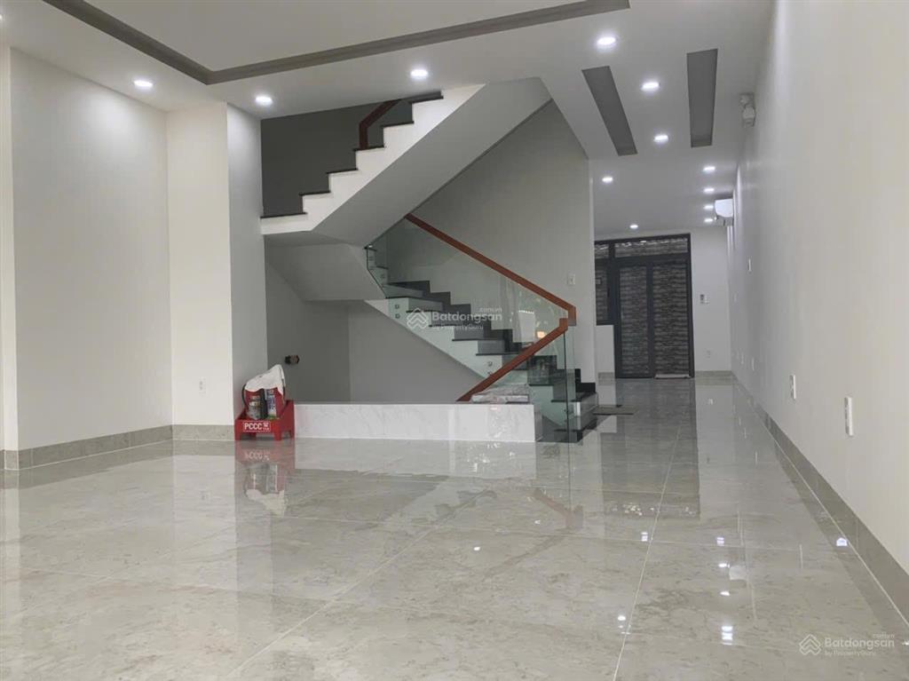 Cho thuê nhà phố him lam quận 7, 450m2, hầm, 6pn, 59 triệu/tháng bao thuế