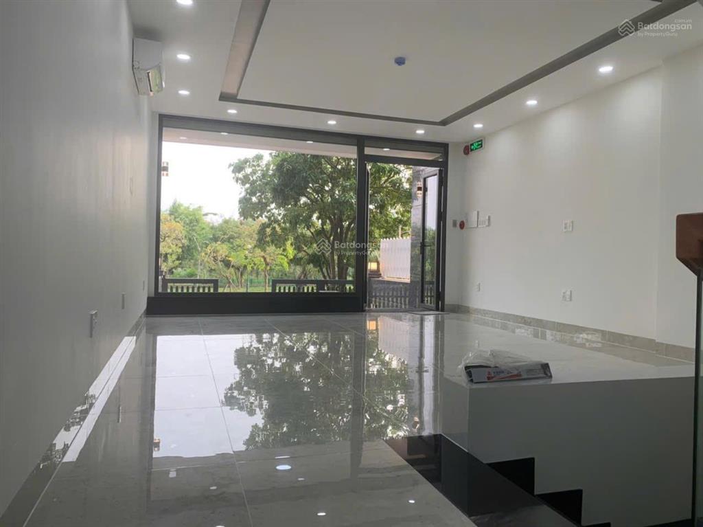 Cho thuê nhà phố him lam quận 7, 450m2, hầm, 6pn, 59 triệu/tháng bao thuế
