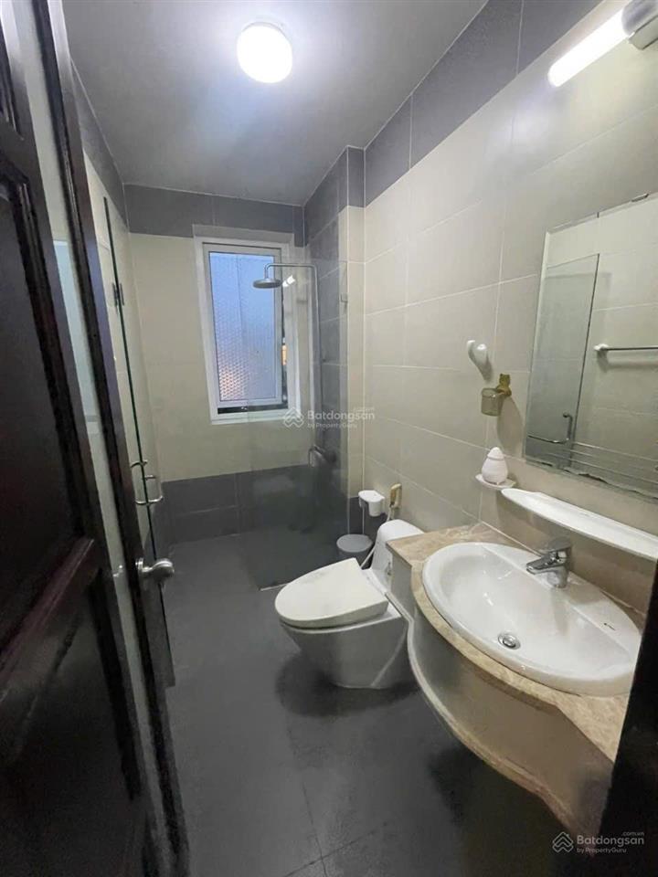 Cho thuê nhà phố mặt tiền hoàng trọng mậu, khu him lam. 6 lầu, 10 phòng, 6 wc có thang máy 78 triệu
