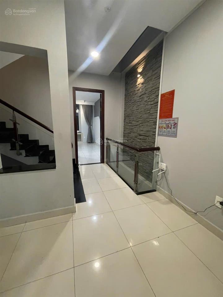 Cho thuê nhà phố mặt tiền hoàng trọng mậu, khu him lam. 6 lầu, 10 phòng, 6 wc có thang máy 78 triệu