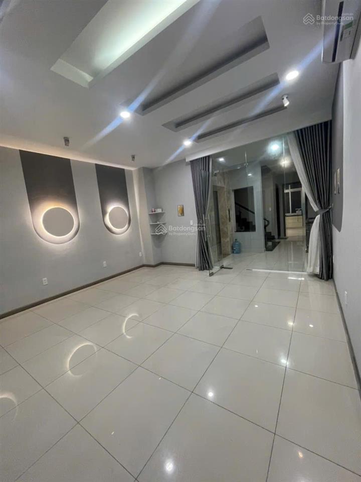 Cho thuê nhà phố mặt tiền hoàng trọng mậu, khu him lam. 6 lầu, 10 phòng, 6 wc có thang máy 78 triệu