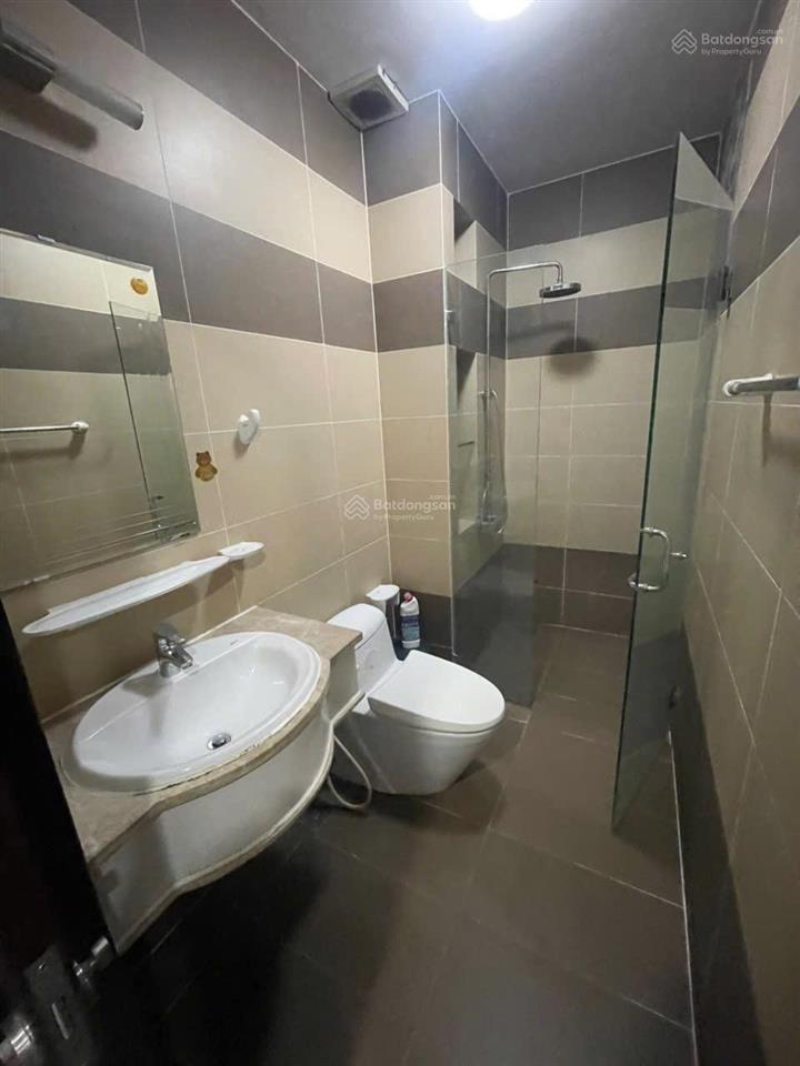 Cho thuê nhà phố mặt tiền hoàng trọng mậu, khu him lam. 6 lầu, 10 phòng, 6 wc có thang máy 78 triệu