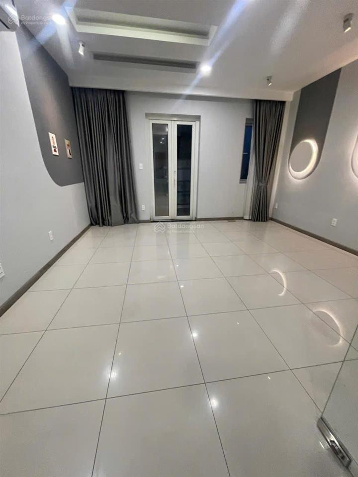 Cho thuê nhà phố mặt tiền hoàng trọng mậu, khu him lam. 6 lầu, 10 phòng, 6 wc có thang máy 78 triệu