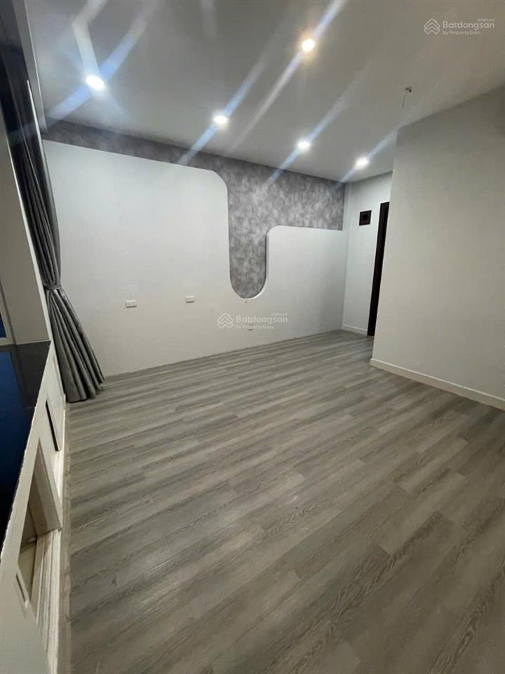 Cho thuê nhà phố mặt tiền hoàng trọng mậu, khu him lam. 6 lầu, 10 phòng, 6 wc có thang máy 78 triệu