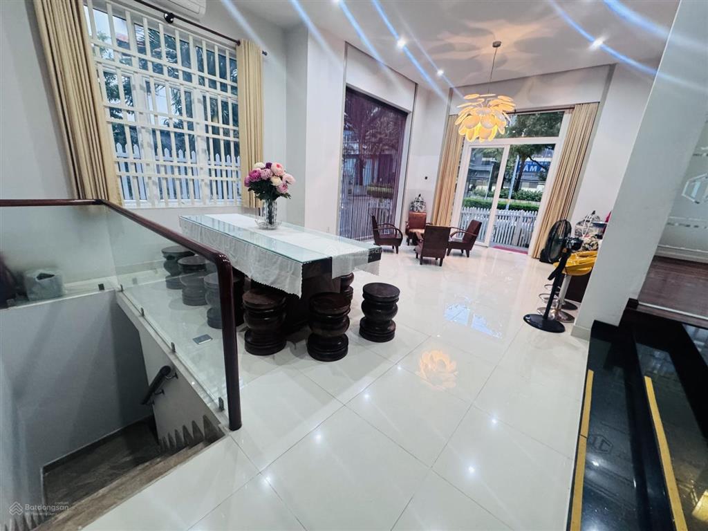 Cho thuê trệt góc him lam  vị trí đắc địa, giá tốt tại khu vực (26tr) đang trống