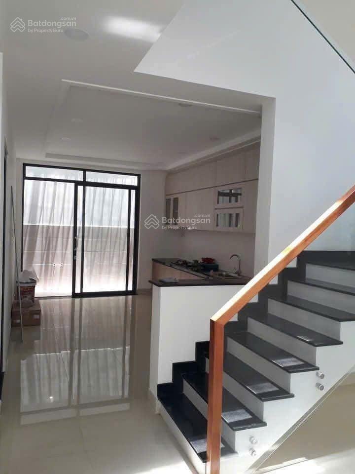 Nhà hẻm 8m đường âu cơ, 8.5x17m, 1 trệt, 2 lầu, sân thượng, 4pn, 5wc, giá 28 triệu