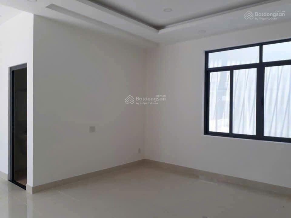 Nhà hẻm 8m đường âu cơ, 8.5x17m, 1 trệt, 2 lầu, sân thượng, 4pn, 5wc, giá 28 triệu