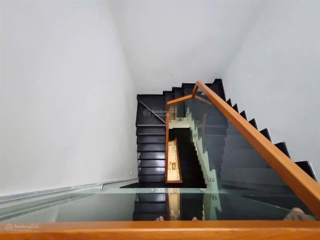 Nhà hẻm 8m đường âu cơ, 8.5x17m, 1 trệt, 2 lầu, sân thượng, 4pn, 5wc, giá 28 triệu