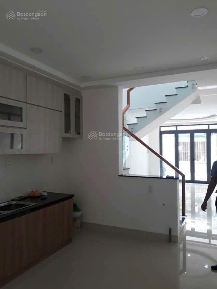 Nhà hẻm 8m đường âu cơ, 8.5x17m, 1 trệt, 2 lầu, sân thượng, 4pn, 5wc, giá 28 triệu