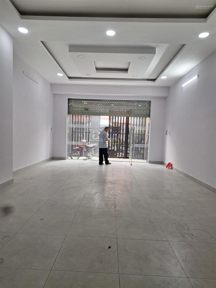 Nhà mặt tiền khu gò dầu  tân hương, 5,5x25m, 3 lầu, 6pn, 6wc, máy lạnh, giá 30 triệu