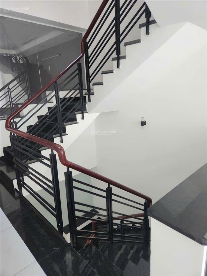 Nhà mt lê thúc hoạch 4x20m, 4 lầu, 8 pn, 8 wc, giá 32 triệu