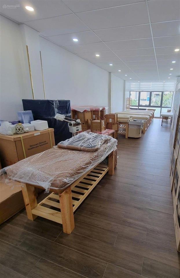 Nhà mặt tiền đường thạch lam 4x20m, 7 tầng suốt, thang máy, giá 50 triệu