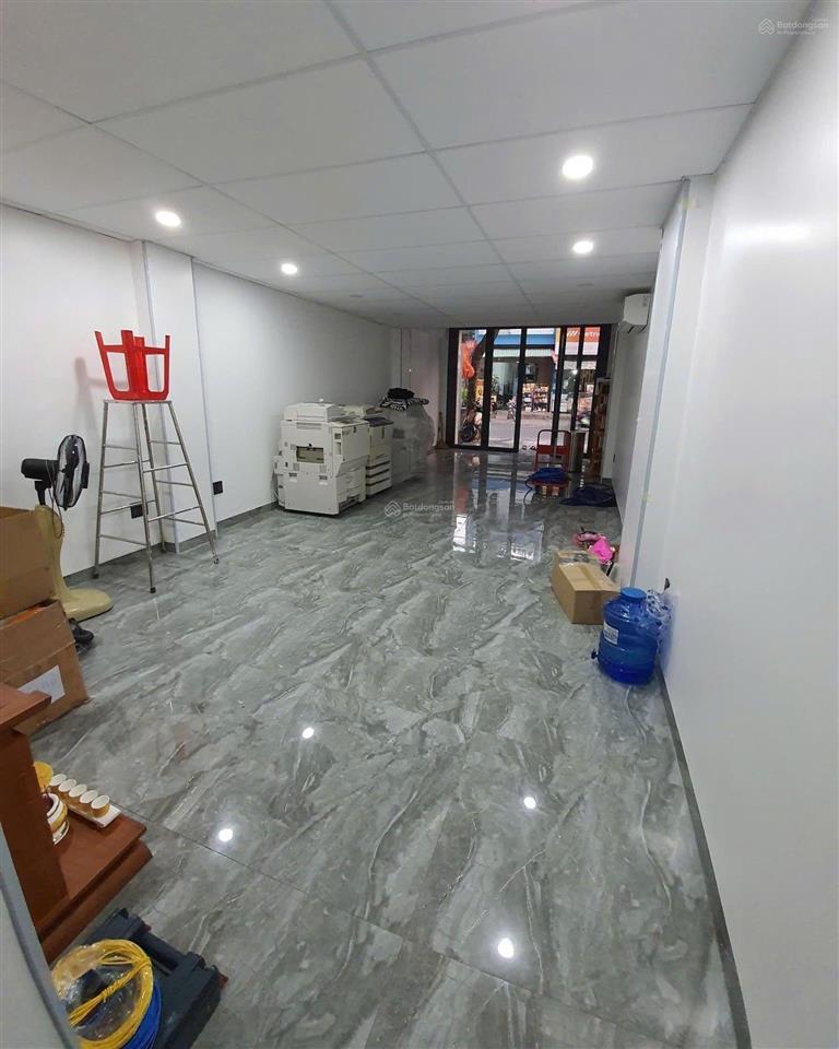 Nhà mặt tiền đường thạch lam 4x20m, 7 tầng suốt, thang máy, giá 50 triệu