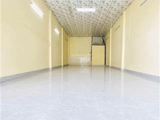 Nhà mặt tiền lũy bán bích 4.5x15m, giá 15 triệu khu đông đúc