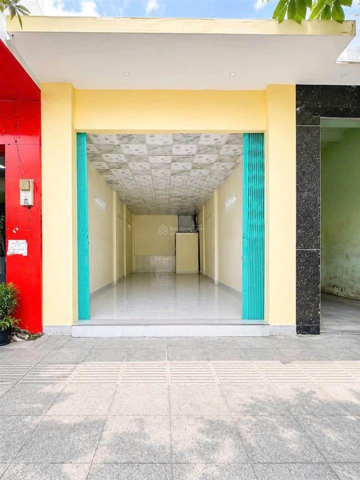 Nhà mặt tiền lũy bán bích 4.5x15m, giá 15 triệu khu đông đúc