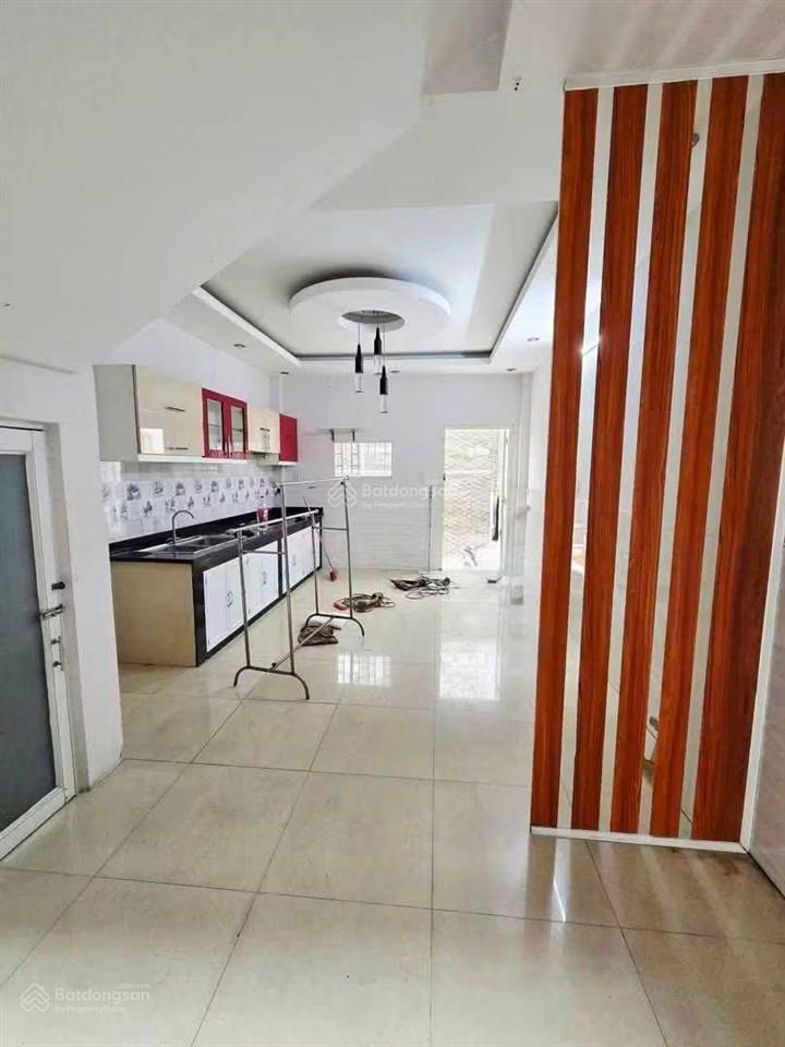 Cho thuê nhà mt đường lê lư 4x20m, 2 lầu, st, 3pn, 3wc, giá 17 triệu