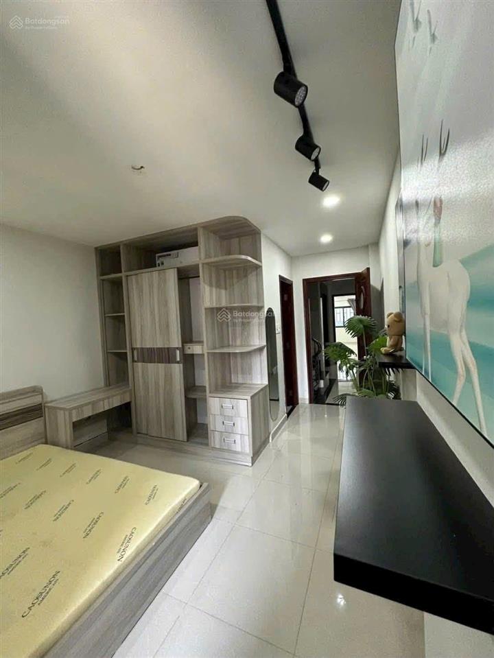 Nhà mt hiền vương, 4x20m, 5 lầu, 10pn, 8wc, 10 máy lạnh, thang máy, 35 triệu