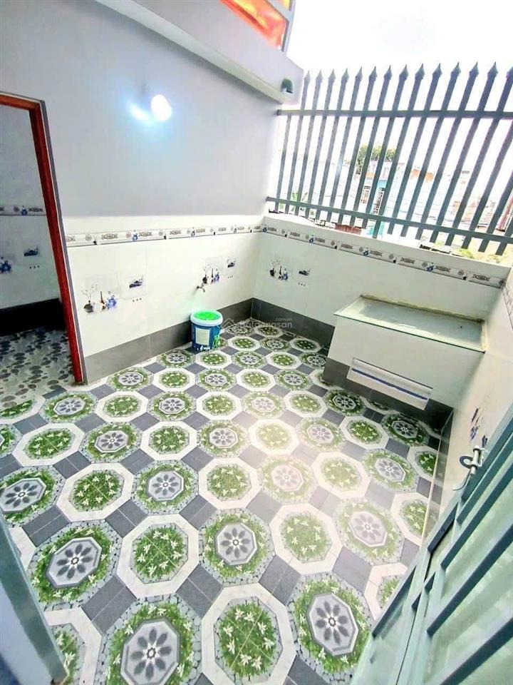 Bán nhà 60/3e tân xuân, hóc môn dt 4 x 16m (64m) 1 trệt 1 lầu, gồm 1pk, 3pn, 2wc, ban công