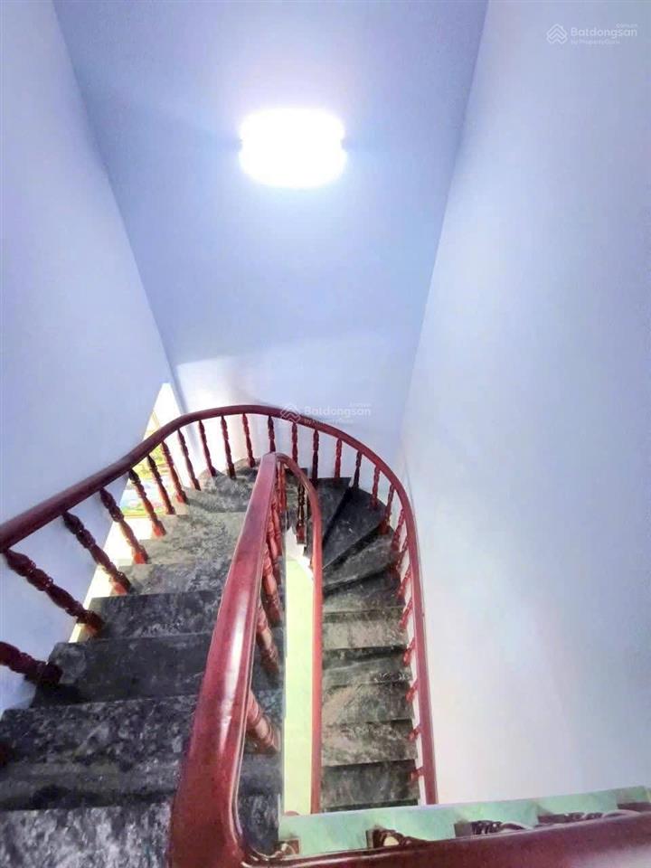 Bán nhà 60/3e tân xuân, hóc môn dt 4 x 16m (64m) 1 trệt 1 lầu, gồm 1pk, 3pn, 2wc, ban công