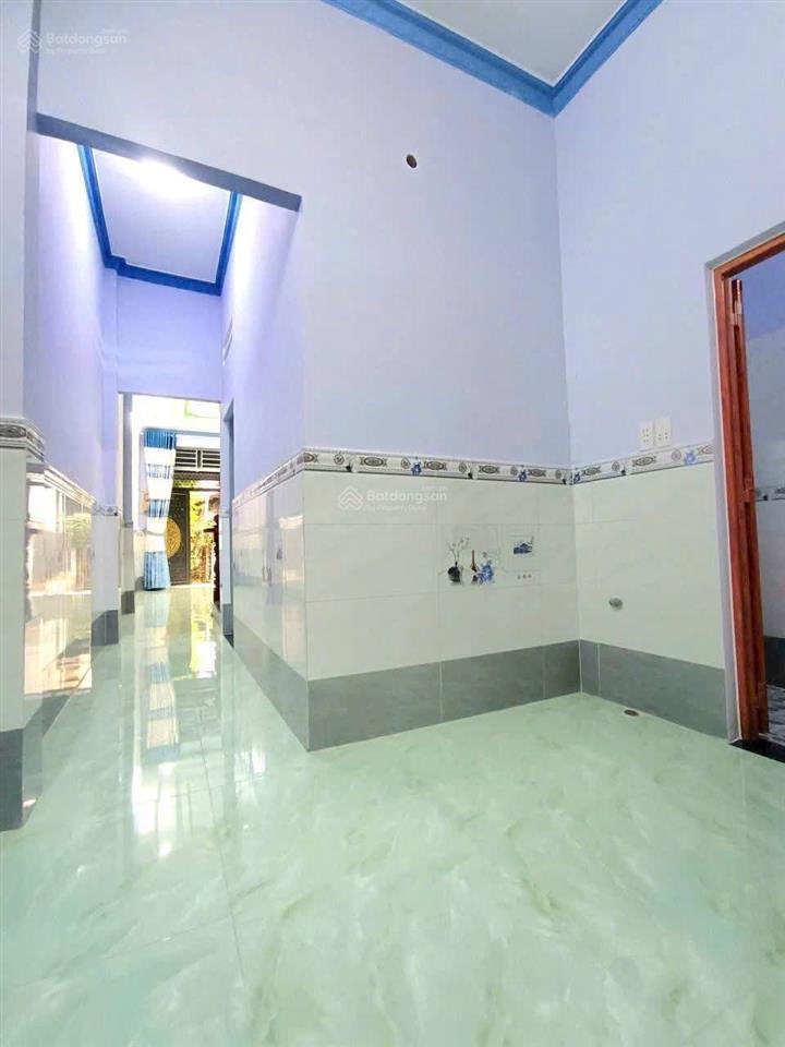 Bán nhà 60/3e tân xuân, hóc môn dt 4 x 16m (64m) 1 trệt 1 lầu, gồm 1pk, 3pn, 2wc, ban công