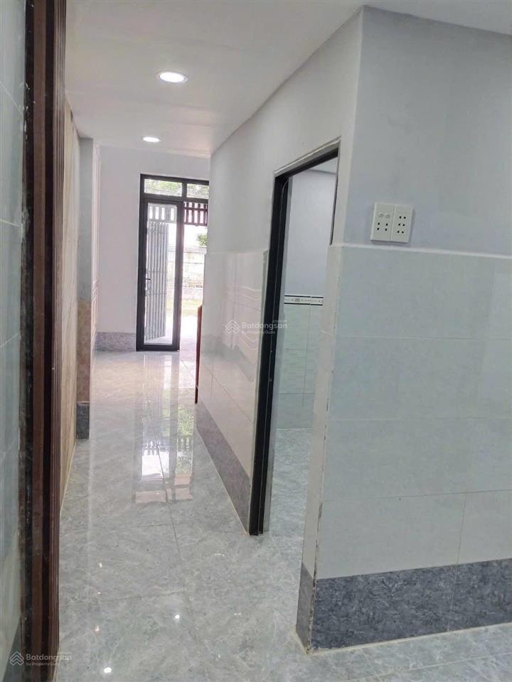 Nhà mặt tiền gần chợ thới tứ  hóc môn dt 4.2 x 13m | giá 3tỷ890 tl