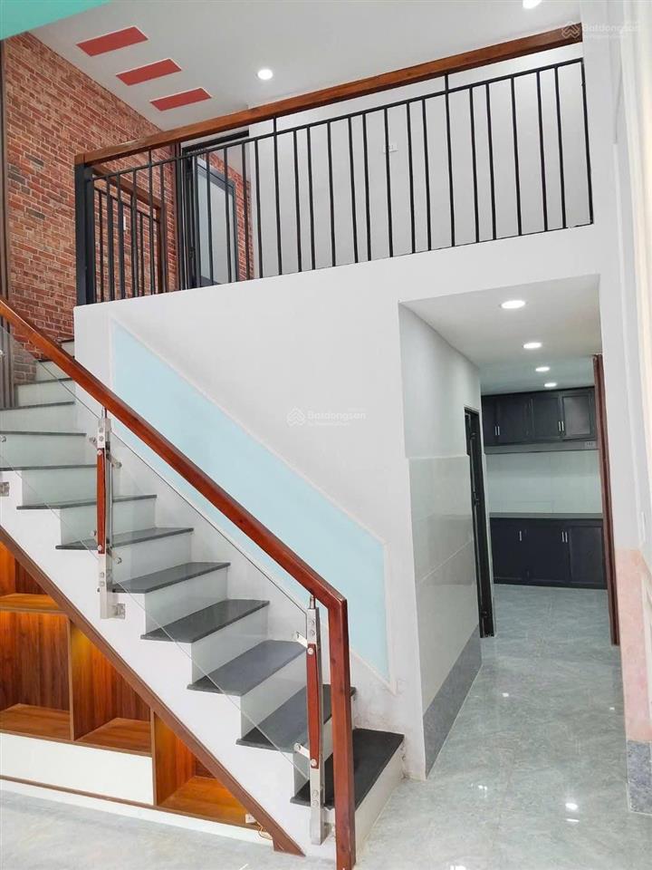 Nhà mặt tiền gần chợ thới tứ  hóc môn dt 4.2 x 13m | giá 3tỷ890 tl