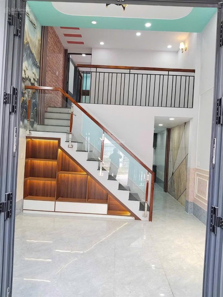 Nhà mặt tiền gần chợ thới tứ  hóc môn dt 4.2 x 13m | giá 3tỷ890 tl