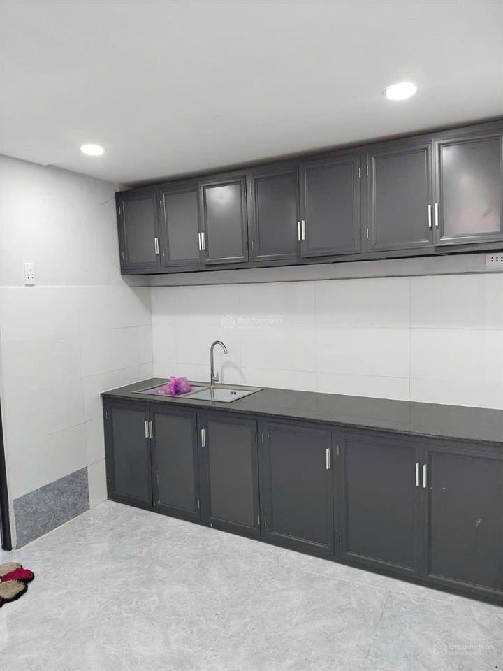 Nhà mặt tiền gần chợ thới tứ  hóc môn dt 4.2 x 13m | giá 3tỷ890 tl