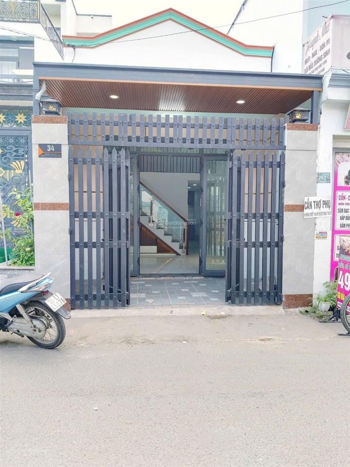 Nhà mặt tiền gần chợ thới tứ  hóc môn dt 4.2 x 13m | giá 3tỷ890 tl