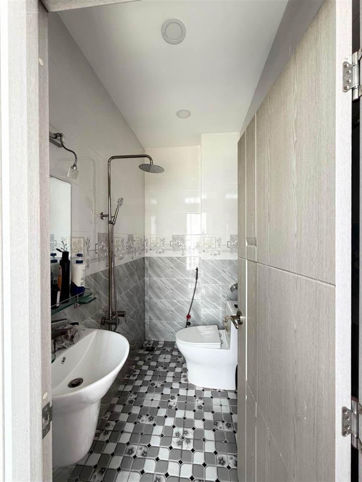 Bán nhà đường 413 lê văn quới, dtsd 160m2, 5 tầng kiên cố tặng nội thất gỗ căm xe giá 5.4 tỷ tl