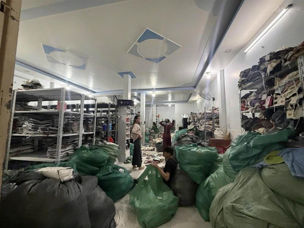 Gà đẻ trứng vàng, hương lộ 2, ngang lớn 8x18m, đúc 4 tầng dt 133m2, dòng tiền khủng giá 11.7 tỷ tl