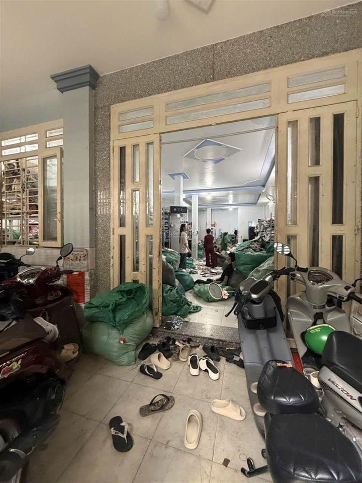 Gà đẻ trứng vàng, hương lộ 2, ngang lớn 8x18m, đúc 4 tầng dt 133m2, dòng tiền khủng giá 11.7 tỷ tl
