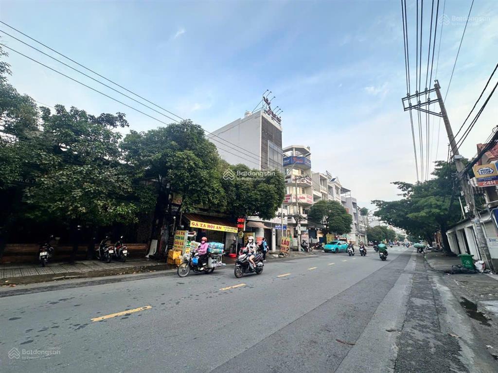 Góc ngã 3 đẹp  mtkd dương đức hiền, p. tây thạnh 16x18m, cấp 4 gác lửng. dòng tiền ~ 1,8 tỷ/năm