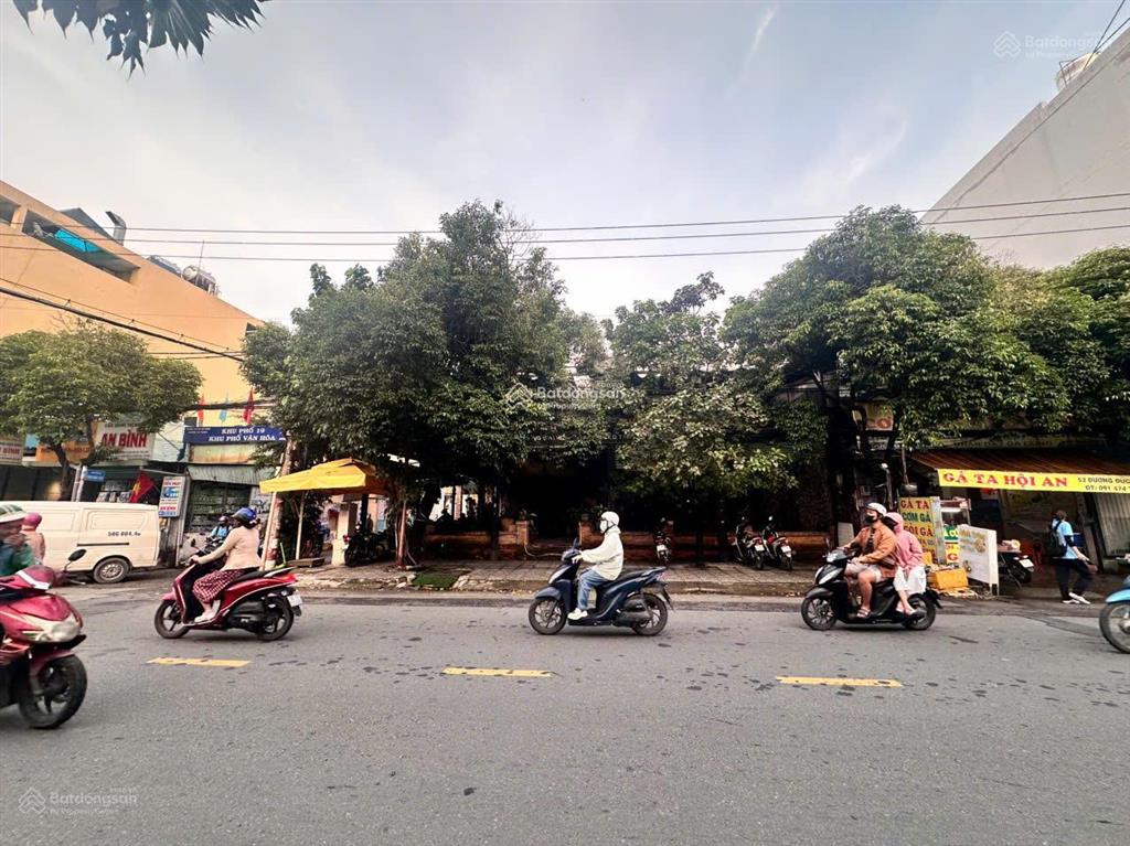 Góc ngã 3 đẹp  mtkd dương đức hiền, p. tây thạnh 16x18m, cấp 4 gác lửng. dòng tiền ~ 1,8 tỷ/năm